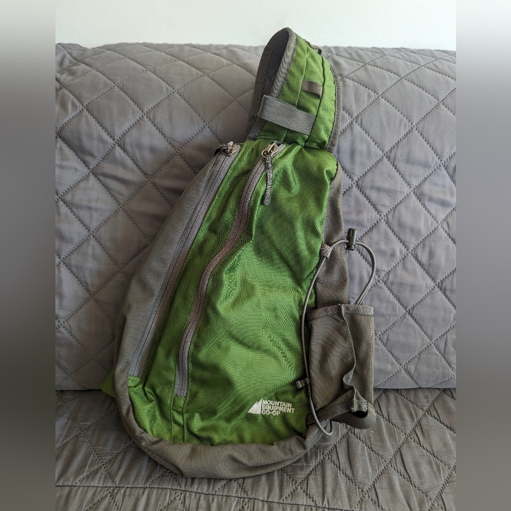MEC Right Hand Pod Sling Green Pack, Daypack